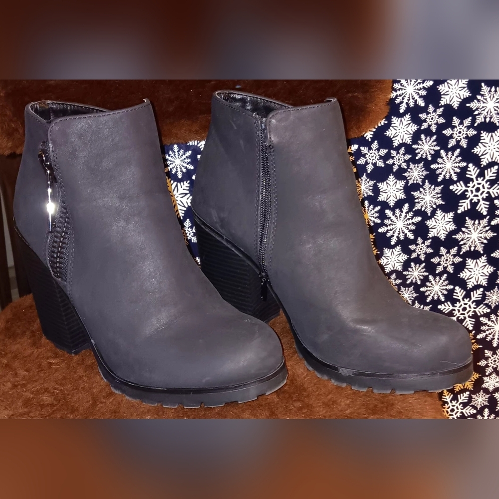 Black SODA heel boots